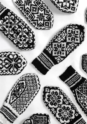 ENKLE SELBUVOTTER 1 (svart & kvit)   · EASY SELBU MITTENS 1 (black and white)